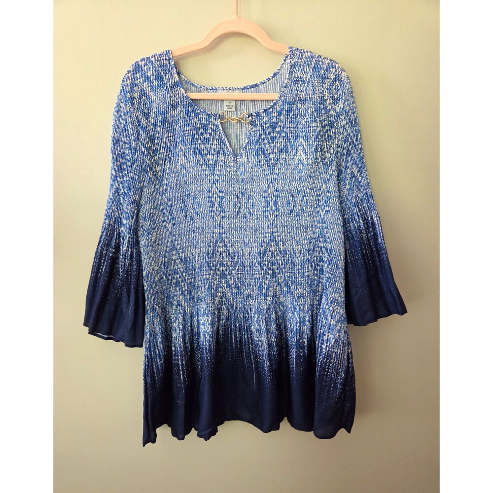Womens Accordion Pleated V-Neck Blouse 2X Blue White Ombre 3/4 Bell Sleeve Chain
